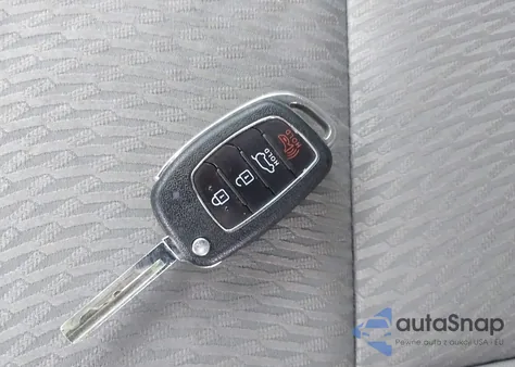 2017 Hyundai Santa Fe Se z USA, uszkodzony, nr VIN KM8SMDHF4HU200053